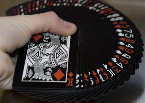 魔术视频三公洗牌发牌方法、揭秘扑克牌尾翘认牌手法