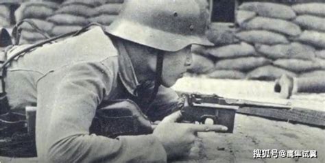 抗战时期，国军德械师的装备，钢盔铁锈斑斑，毛瑟步枪崭新如初