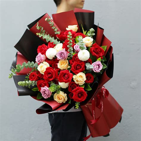 爱情花火--33朵混色玫瑰（适合送老婆/恋人）_爱情鲜花_按用途选购_溢香缘鲜花