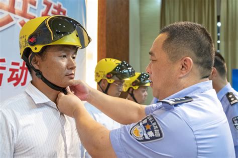 警企携手 共建“一盔一带” - 张家港市人民政府