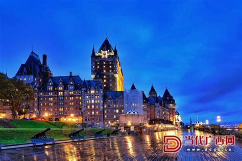 魁北克市白云蓝天的弗龙特纳克城堡高清图片下载-正版图片504752343-摄图网