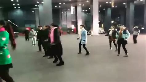 广场舞《练武功》时尚劲爆，最适合年轻人跳的广场舞_腾讯视频