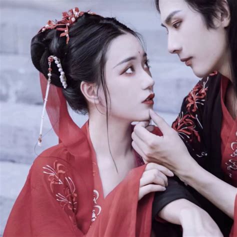 很飒的女生古风情头像真人
