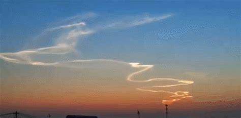 北京上空出现一朵“神仙云”，朋友圈转疯！马上太原有人认领
