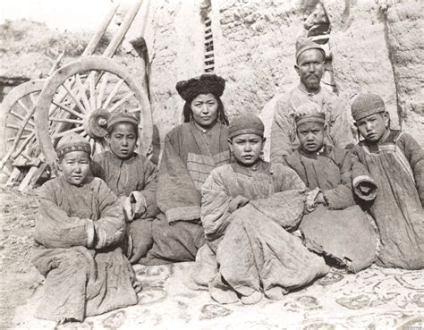 清朝老照片 1890年的新疆哈密 老百姓的日子过得真不怎么样