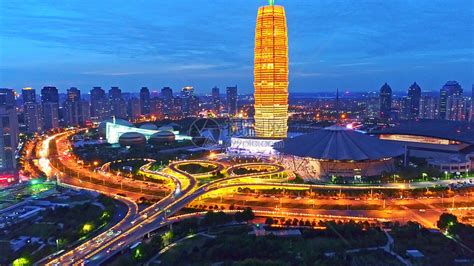 郑州最繁华的街道，堪称当地商业街鼻祖，更与王府井、南京路齐名__财经头条