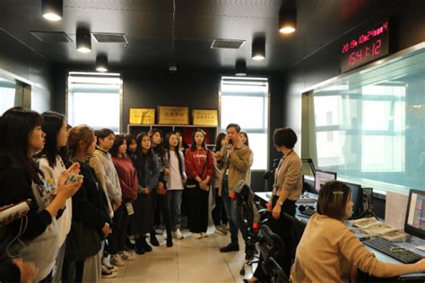 我院学生前往洛阳广播电视中心开展专业见习活动-新闻与传播学院