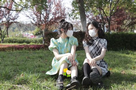 艺术设计学院以“口罩写真”记录春天-南京财经大学