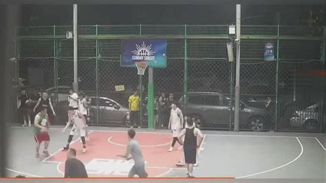 篮球场这种垫脚动作不可取，太危险了，很容易引起冲突_腾讯视频