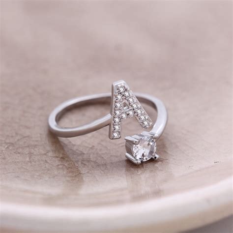 银色26个英文字母镶钻戒指女式水钻开口可调节指环铜戒指礼物跨境-阿里巴巴
