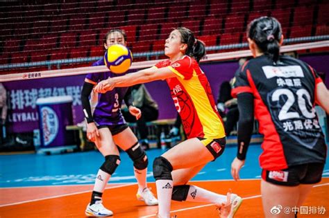 女排超级联赛 | 3比1击败八一队，上海女排锁定小组头名闯入四强