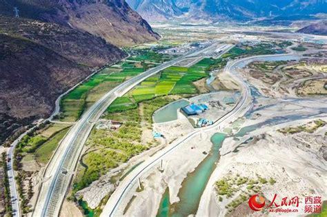 西藏首条电气化铁路拉林铁路电气化建设基本完成