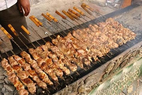 新疆烤羊肉串、架子肉，“两同”“六不同”，美味挡不住|新疆|烤羊肉串|架子_新浪新闻