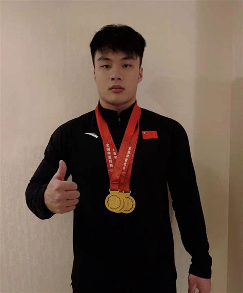 祝贺！中山籍运动员李伟华在全国男子举重锦标赛上夺得三金 - 新闻频道 - 中山网