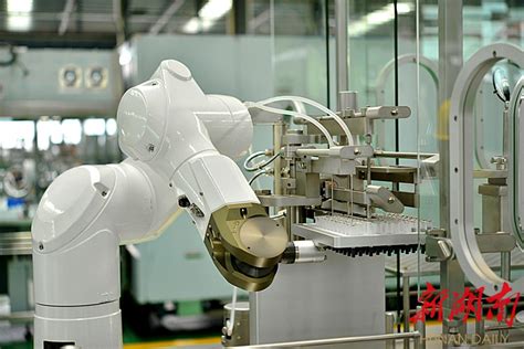 楚天科技:机器人"生产"机器人,推动医药装备进入4.0时代 - 长沙 - 新湖南