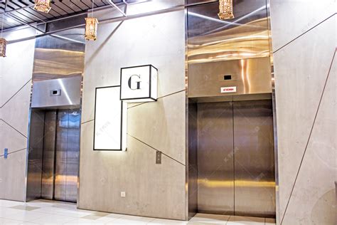箭头向上的电梯内的数字显示显示从8层到14层视频素材_ID:VCG42N1191137202-VCG.COM