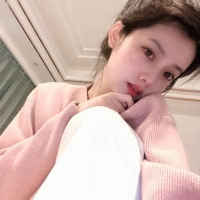 温柔成熟色系女生头像