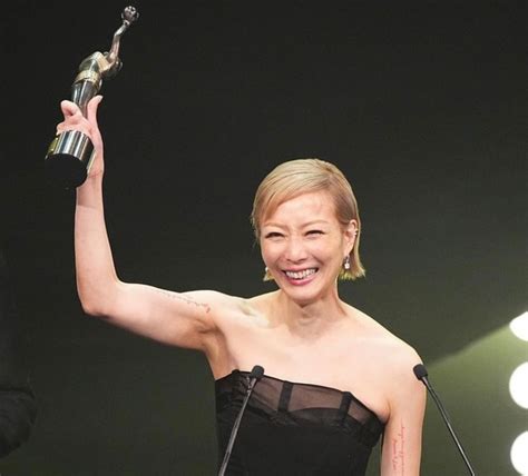 杨紫琼在第95届奥斯卡金像奖颁奖典礼上的获奖感言_腾讯视频