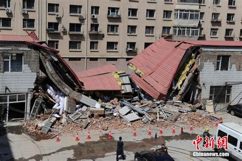 长春一栋二层楼房坍塌 被困者从废墟中逃出-搜狐新闻