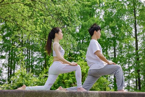 熊黛林双人瑜伽图片