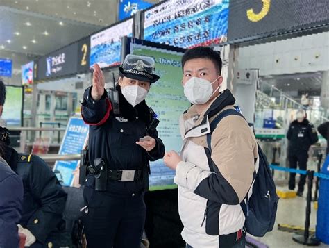 飒！上海首支“95”后女子乘警组亮相高铁，守护春运传递温暖
