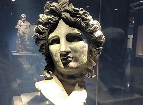 关于古代希腊雕塑之特内亚的阿波罗-雕塑发展史及文化知识
