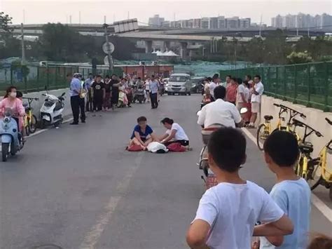悲剧！云南一大学生骑车摔倒身亡 下坡路段刹车不及 头着地…|云南|周俊明|骑车_新浪新闻