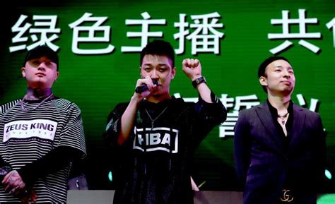 《尖叫直播》大银幕引领正能量 网红宣誓绿色直播粉丝包场支持-千龙网·中国首都网