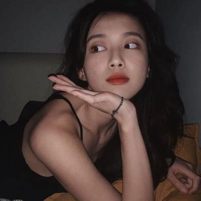 非主流唱歌头像女生