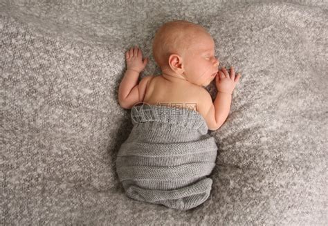 刚出生的婴高清图片下载-正版图片502570883-摄图网