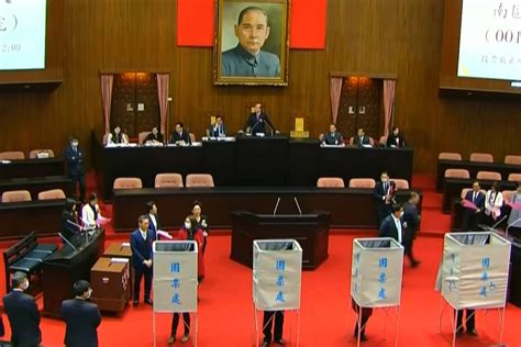 白绿将再次合作？台湾民众党支持绿营大佬当选台立法机构负责人_凤凰网视频_凤凰网