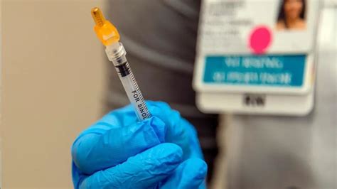 12/22美国疫情更新：2020年美国死亡人数破纪录；雇主可强制要求员工接种新冠疫苗