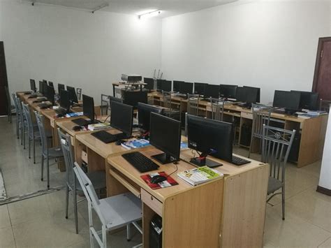 计算机专业实训室_呼伦贝尔技师学院（呼伦贝尔市高级技工学校）
