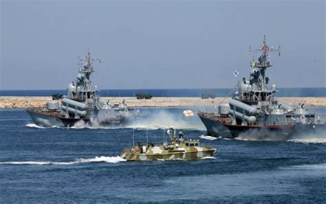 俄黑海舰队旗舰“莫斯科”号遭重创，专家：俄海军的重大损失__财经头条