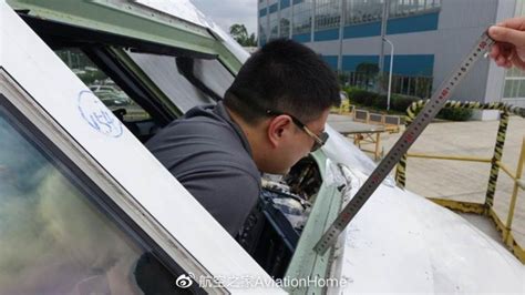 《中国机长》里的挡风玻璃为什么会破裂？你知道吗-蚌埠朝阳玻璃机械有限公司
