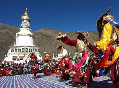 欢度藏历新年，西藏拉萨上演马术盛宴_荔枝网新闻