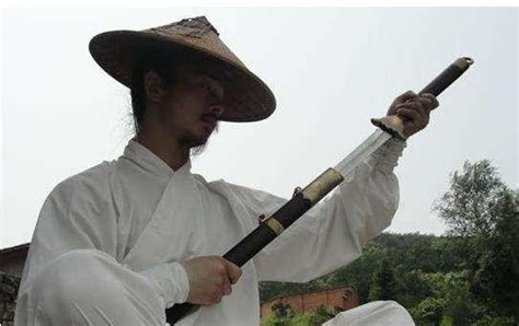 倚天剑不是小说，竟是曹操所持佩剑，细数各大名剑历史原型！