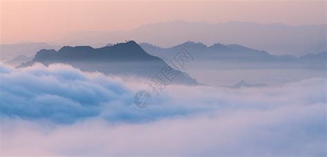 云海之上的山脊晨光照耀着山峰高清图片下载-正版图片507162211-摄图网