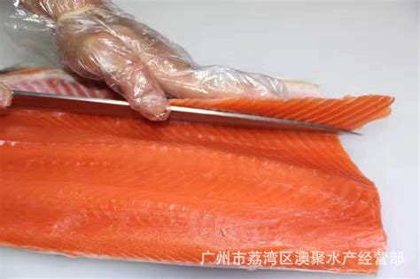 三文鱼肉和虹鳟鱼肉的区别图，红白相间很密集的是虹鳟鱼 — 神奇养生网