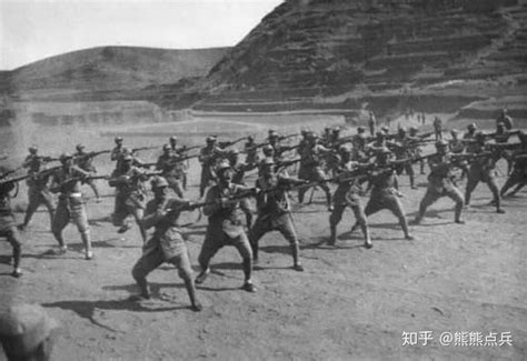日军的刺刀队，在对阵中国大刀队时，被一士兵砍死十三个|士兵|白刃战|鬼子_新浪新闻