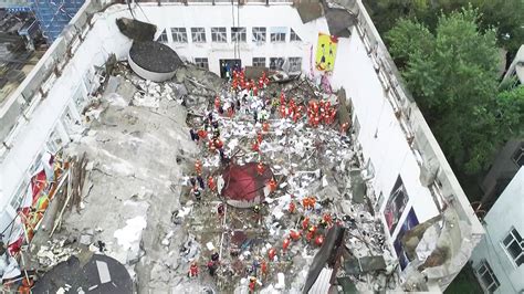 【图集】齐齐哈尔体育馆事故调查工作进行中，坍塌事故共造成11人死亡|界面新闻 · 影像