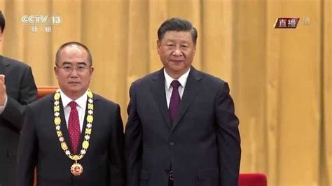 张定宇被颁授国家荣誉称号奖章_腾讯视频