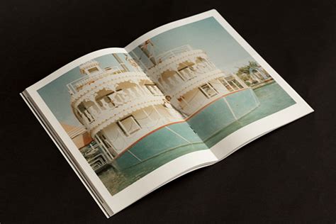 来回奔波的故事-YOLANDA FANZINE宣传册书籍设计