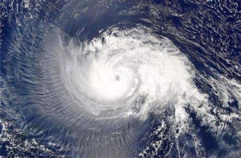 桑美台风是哪一年，一百年以来最大的台风叫什么名字