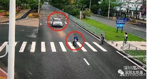 痛心！深圳一学生走斑马线，被径直冲来的小车撞飞身亡！_大湾区新闻_江门广播电视台