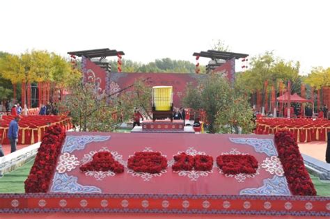 “鸿雁传书 为爱加冕”潞城镇举办第三届集体婚礼