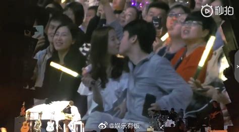月老体质的二哥@王力宏 演唱会上 情侣纷纷热吻