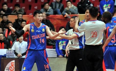 中国篮坛第一恶棍退役！运动生涯曾连废5人，已成为反面教材！