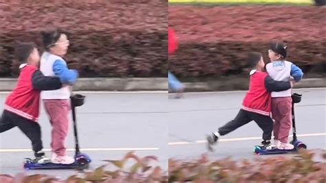男孩用滑板车带着女孩兜风，俩人脸上都露出开心笑容：有车就是好_腾讯视频