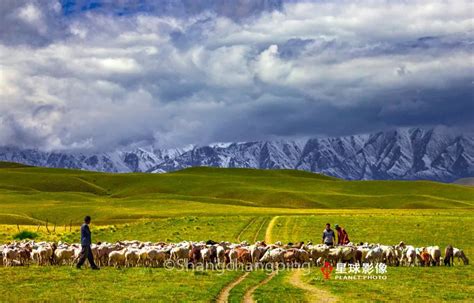 旅游高地是如何炼成的---A08新疆是个好地方--2023-04-07--新疆日报